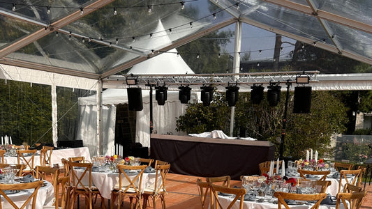 Hyra tält till bröllop – så får ni en magisk utomhusfest i Skåne