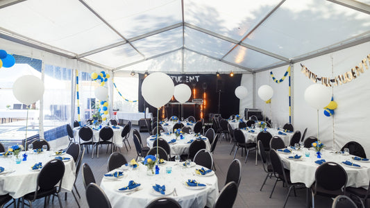 Festpaket med tält, bord, ljus och ljud – spara tid & pengar